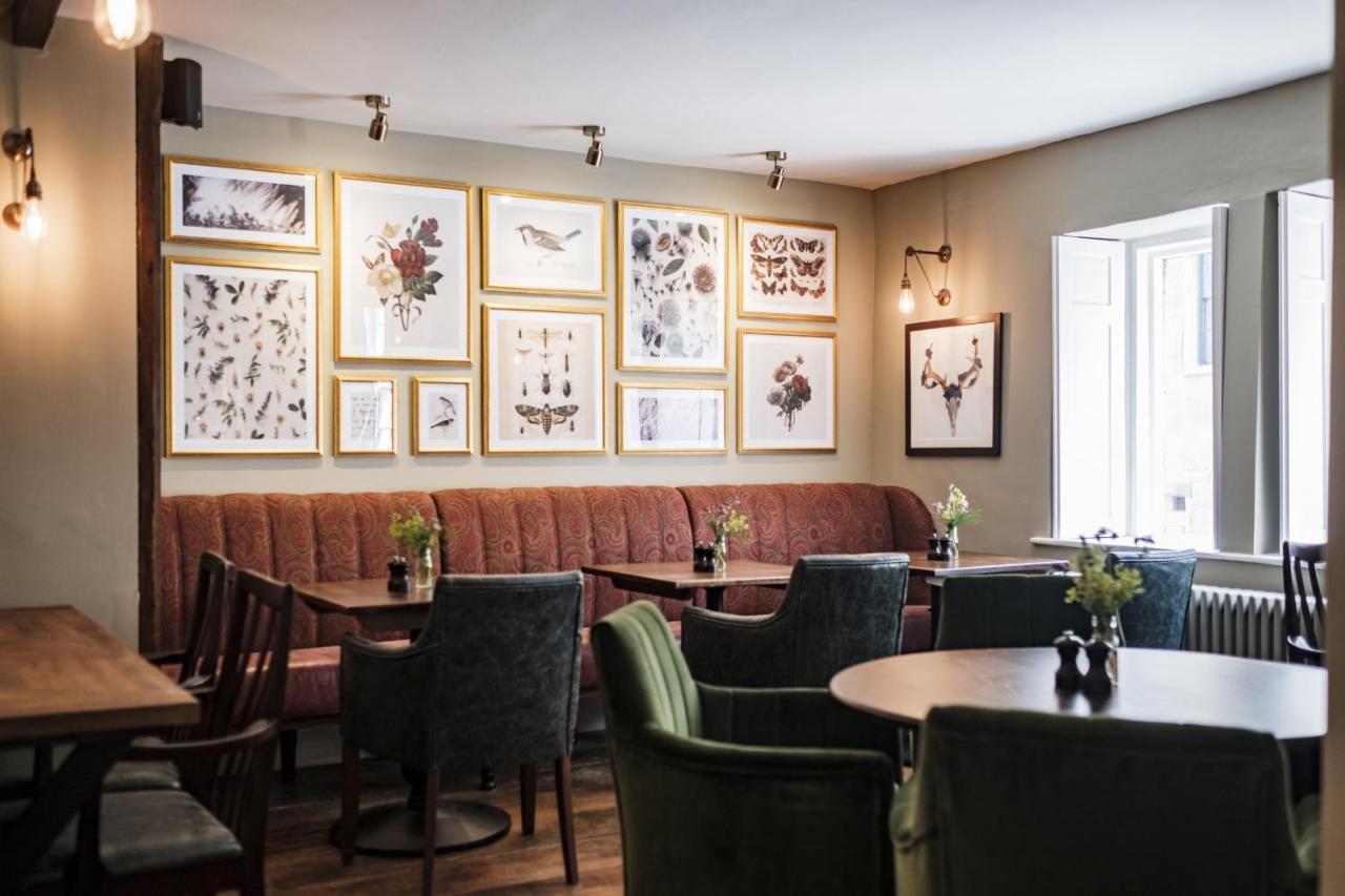 The Methuen Arms Hotel Corsham Exterior photo The interior of the restaurant