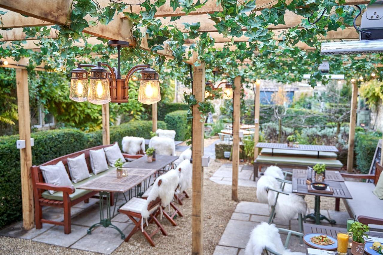 The Methuen Arms Hotel Corsham Exterior photo The Pergola