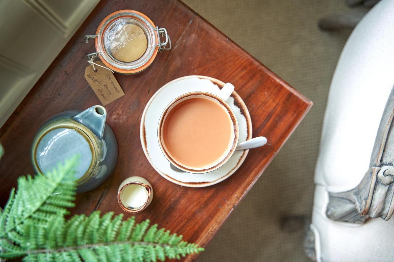 The Methuen Arms Hotel Corsham Exterior photo A cup of tea