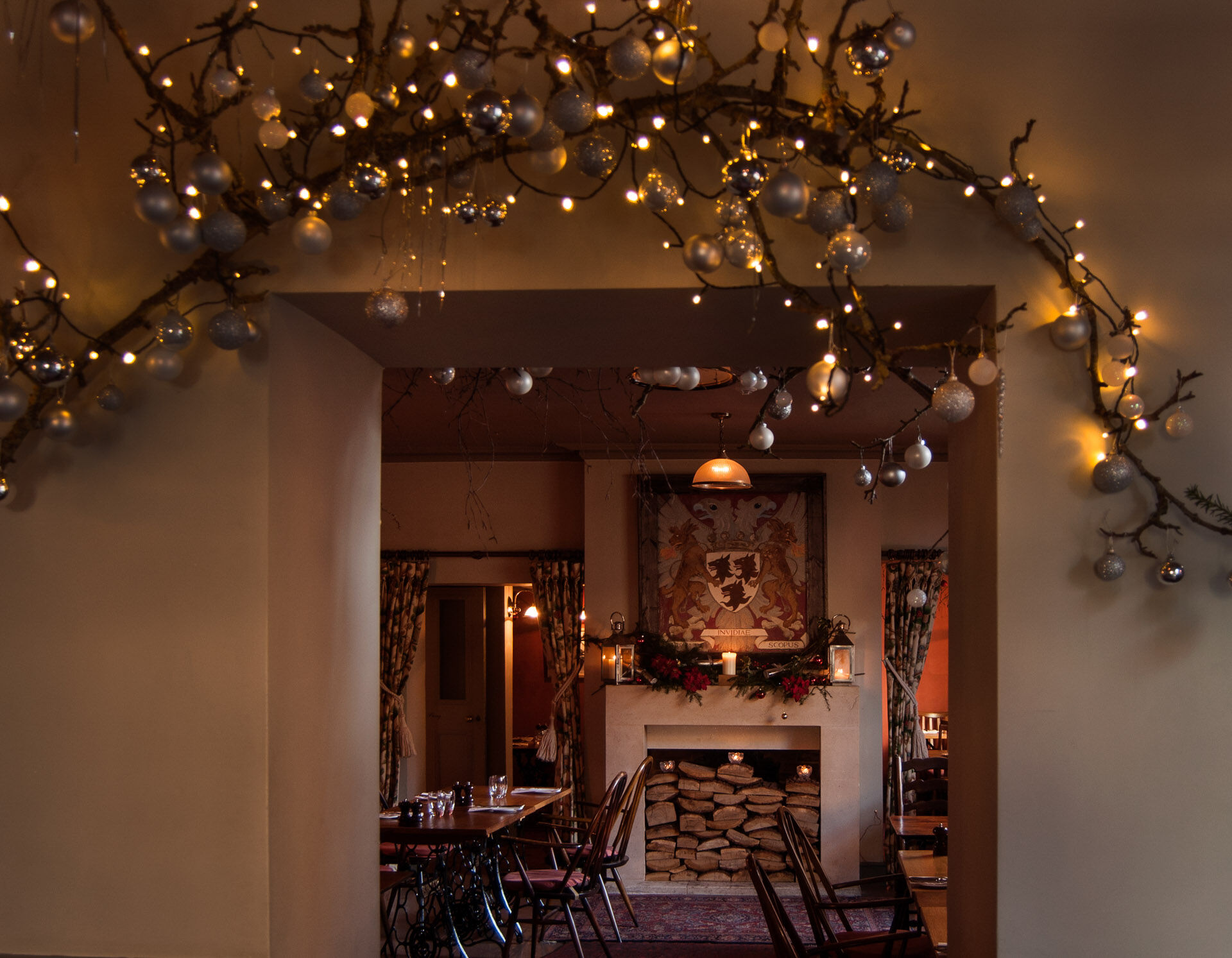 The Methuen Arms Hotel Corsham Exterior photo The restaurant at the hotel