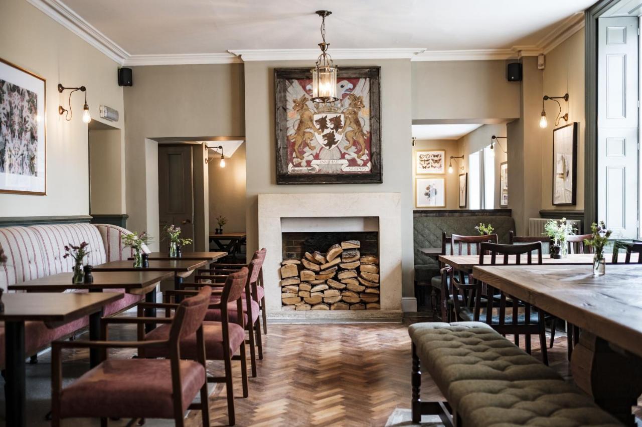 The Methuen Arms Hotel Corsham Exterior photo The interior of the restaurant