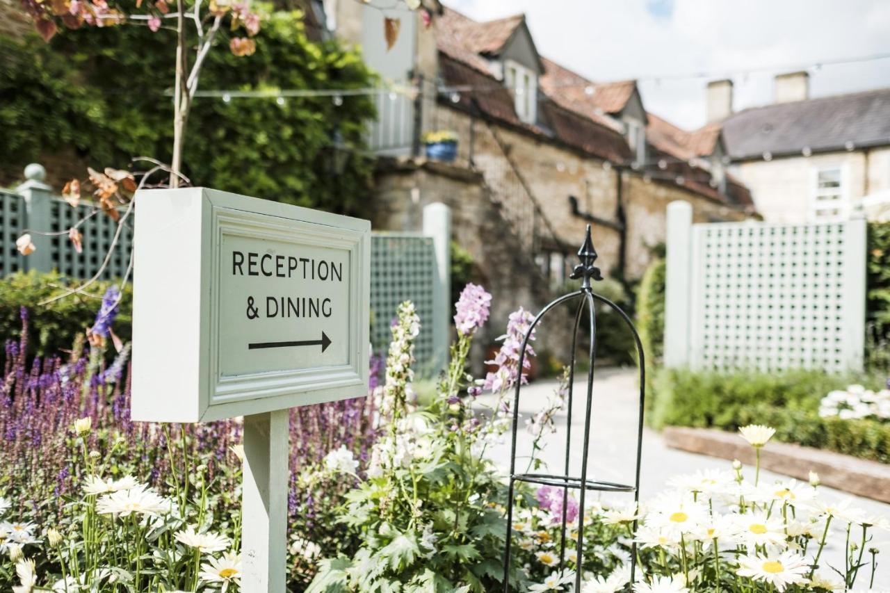 The Methuen Arms Hotel Corsham Exterior photo The entrance to the hotel