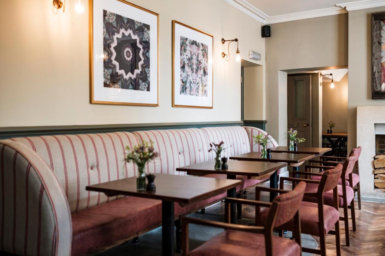The Methuen Arms Hotel Corsham Exterior photo The interior of the restaurant