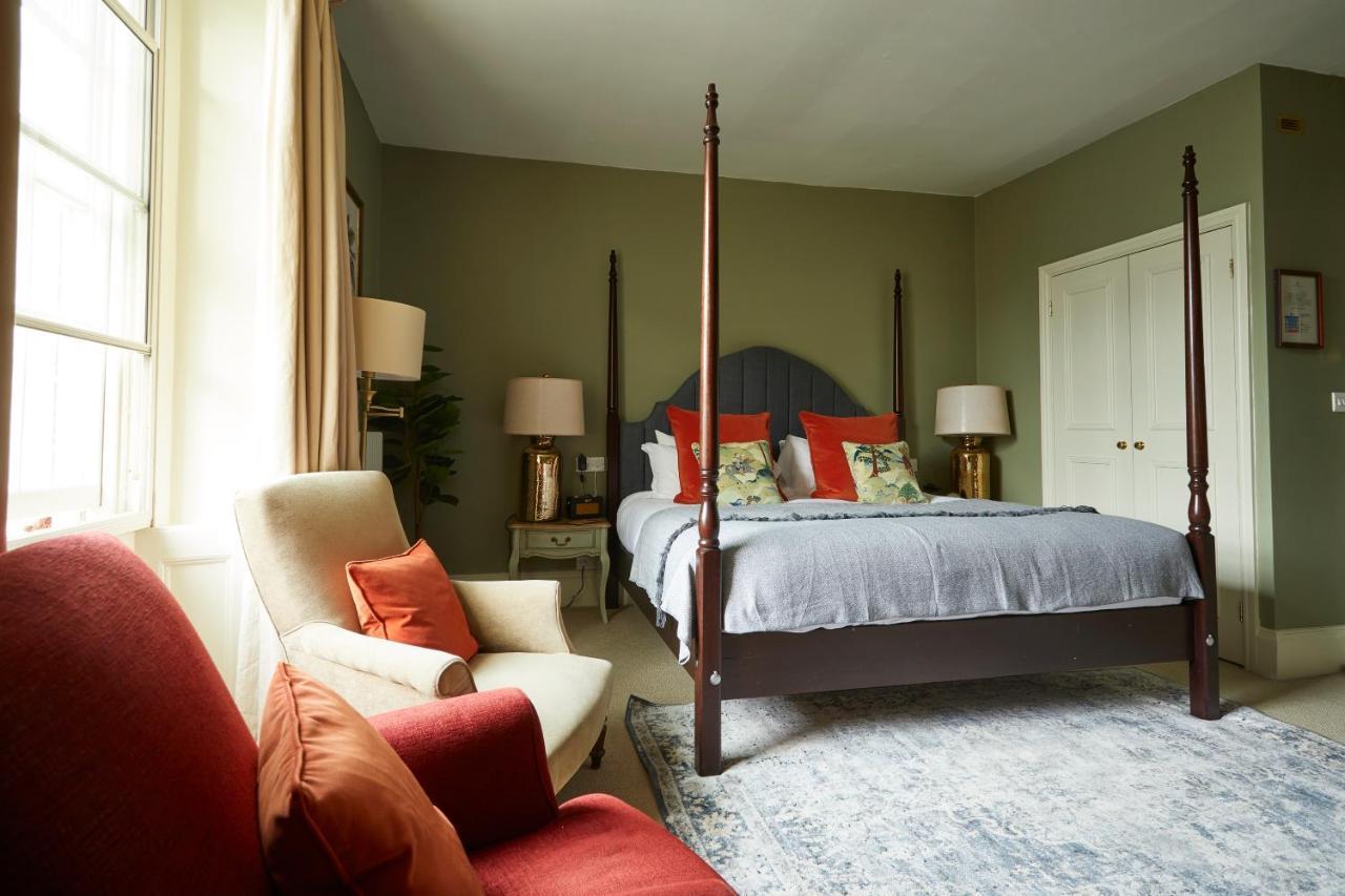 The Methuen Arms Hotel Corsham Exterior photo The master bedroom