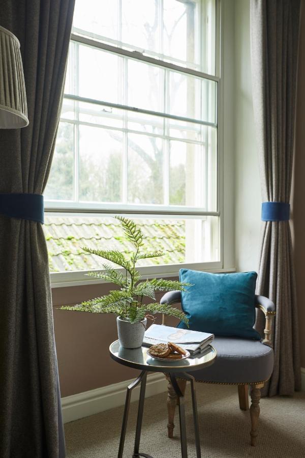 The Methuen Arms Hotel Corsham Exterior photo A window with a window screen